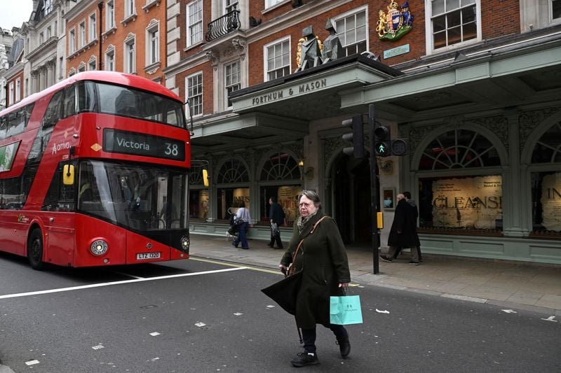 You are currently viewing UK retail sales rise by more than expected 1.2% in May, ONS says