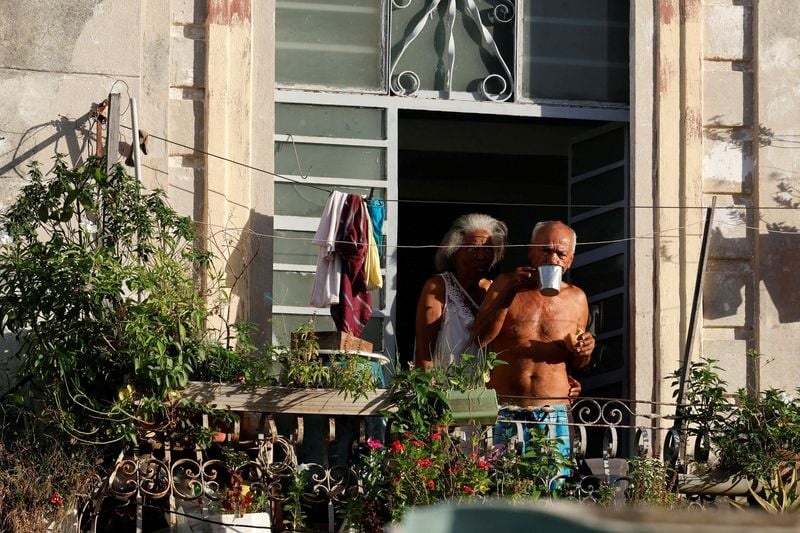 You are currently viewing Cubans greet sweeping market reforms with hope, doubt and fatigue