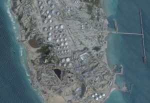 Read more about the article US authorizes Iranian oil sales amid talks on final peace deal