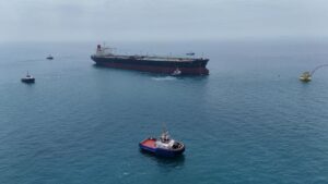Read more about the article Oil prices extend decline on expectations of smoother crude flows via Hormuz