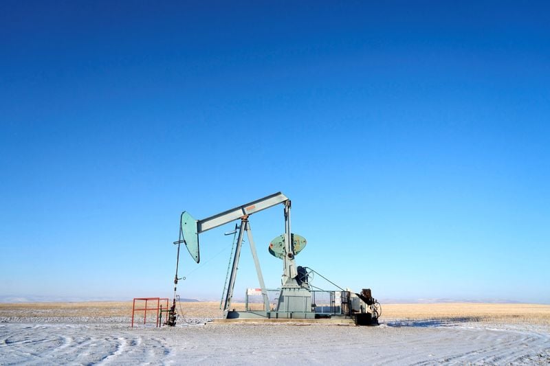 You are currently viewing US oil executives see slight output growth, future outlook uncertain, survey says