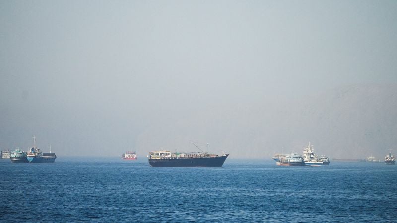 You are currently viewing Oil markets start to signal near-term oversupply as tankers exit Strait of Hormuz 