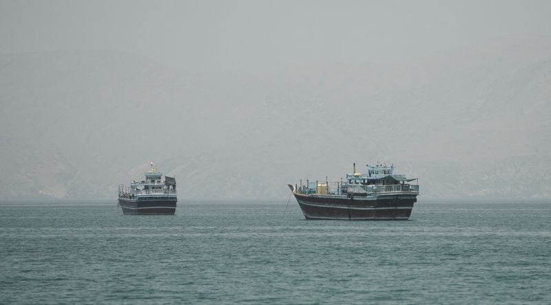 You are currently viewing Oil prices fall as tankers exit Strait of Hormuz