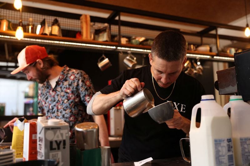 You are currently viewing Australia employment rebounds in May, jobless rate dips