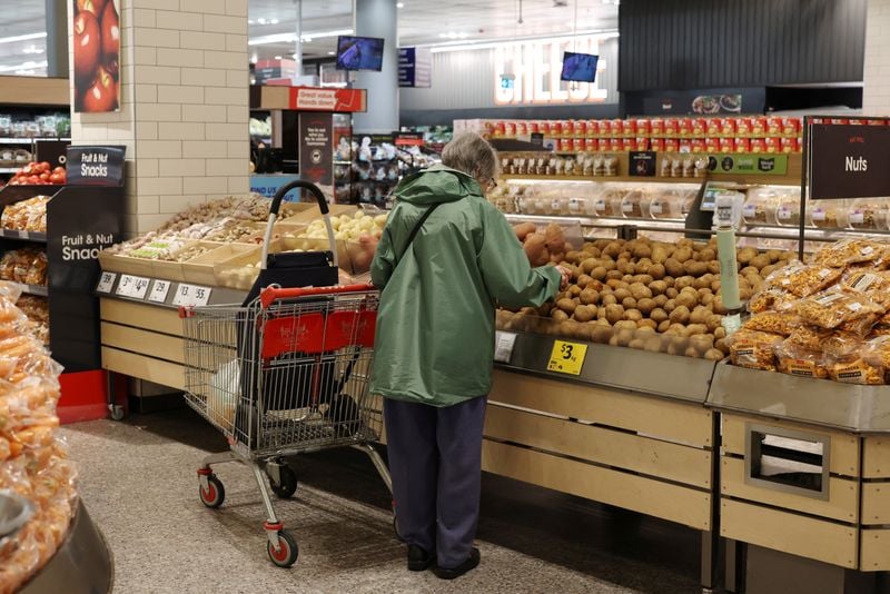 You are currently viewing Australia May household spending climbs 1.3%, reversing April drop