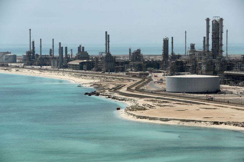 You are currently viewing Saudi Aramco helicopter crash kills 14 nationals, state news agency says