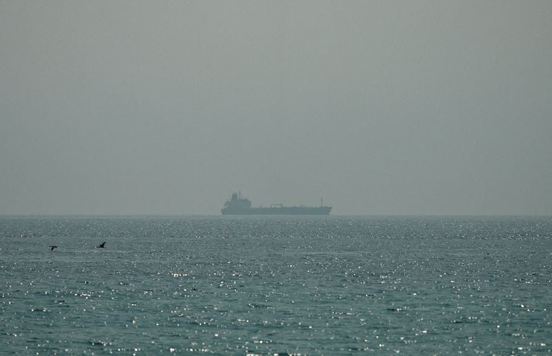 You are currently viewing Oil climbs following renewed US, Iran strikes in Middle East