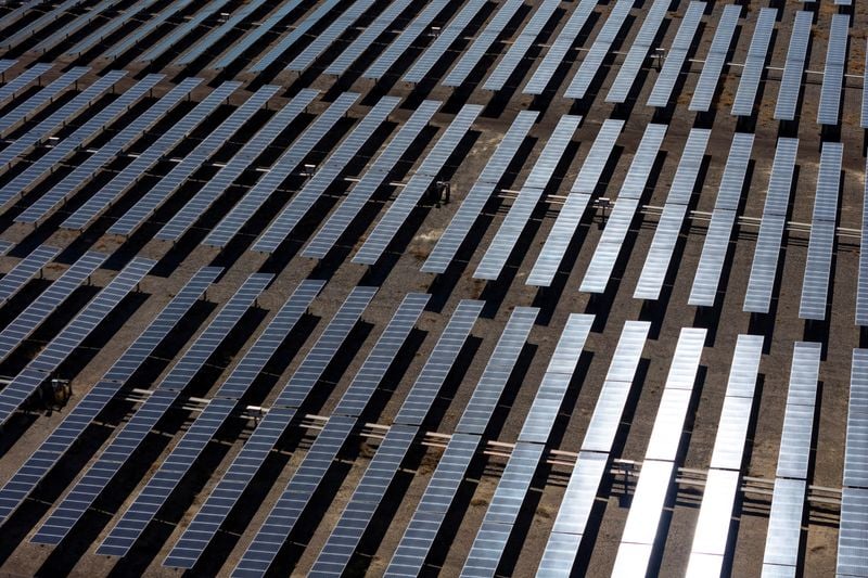 You are currently viewing Stalled US permits threaten $121 billion in wind and solar investment, report shows