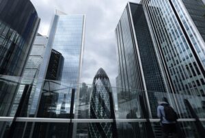 Read more about the article UK business morale falls as concerns about cost pressures and economy persist, Lloyds says