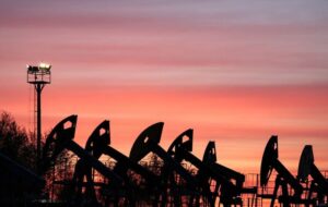 Read more about the article Oil falls as investors focus on potential Iran-US talks in Doha