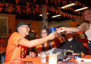 Read more about the article Dutch fans who flooded Kansas City and its suburbs this past week got a taste of life in the U.S., reigniting a debate: Who lives better, Americans or Europeans?