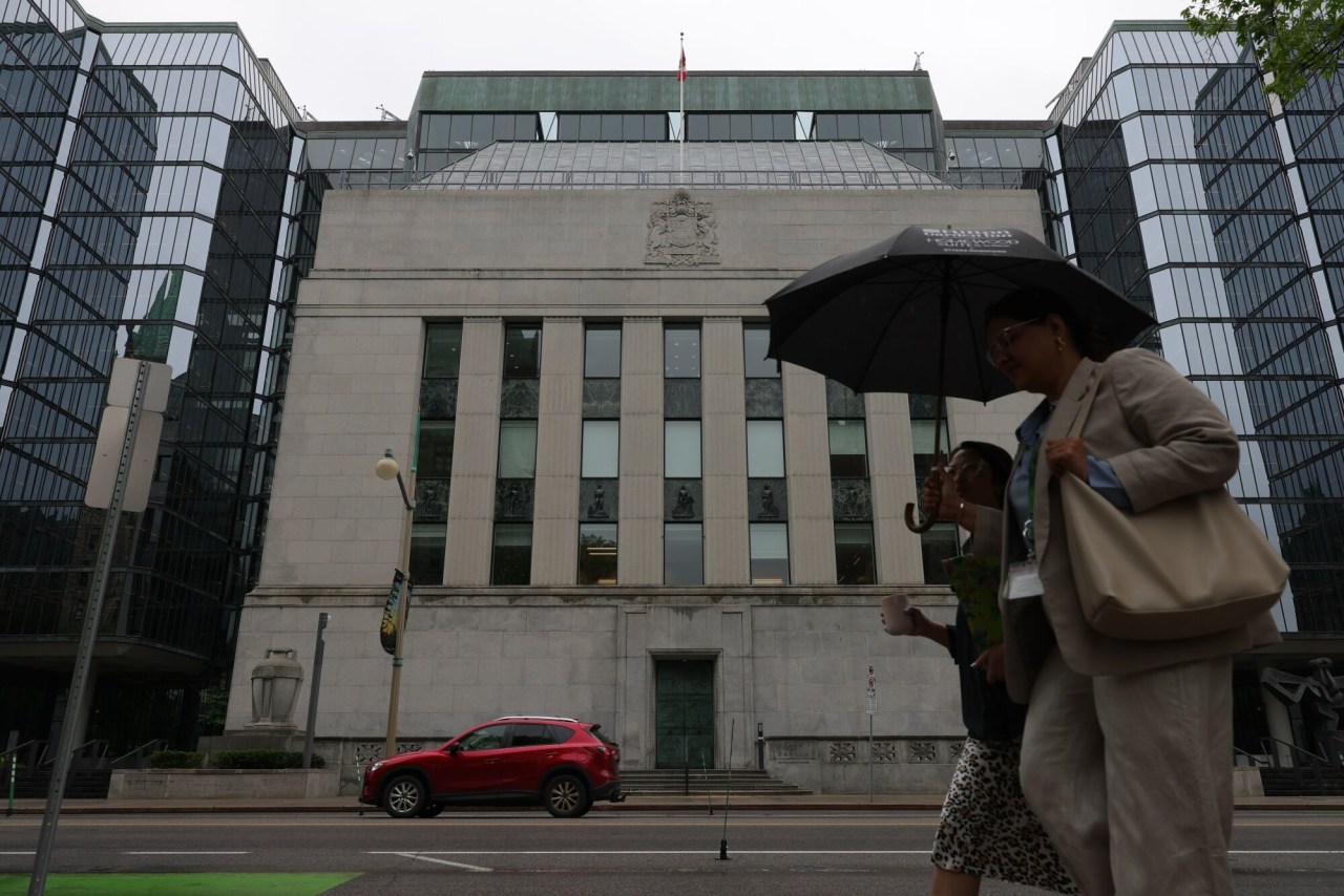 You are currently viewing Bank of Canada Careful Not to Overreact to Inflation Pressure, Minutes Say