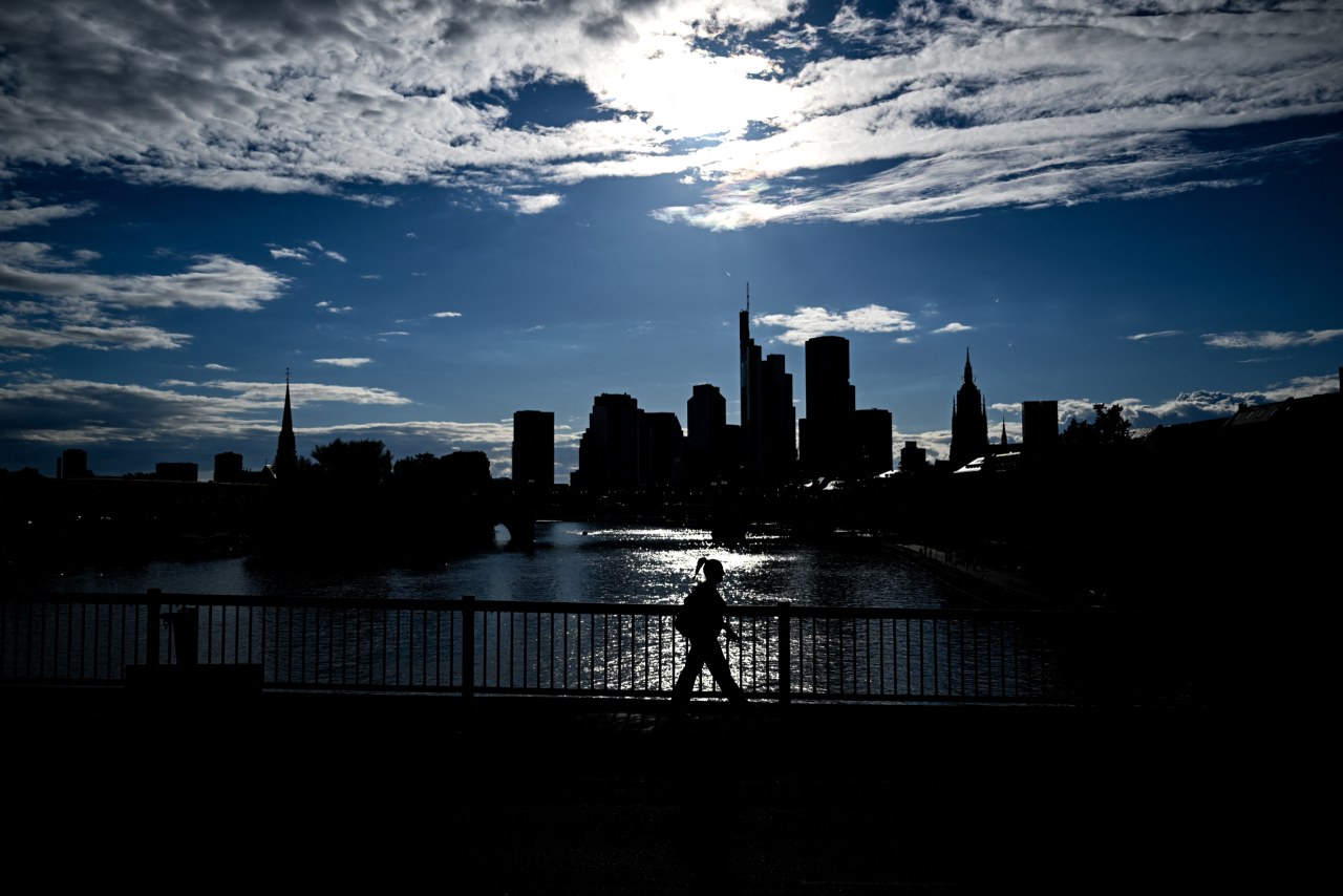 You are currently viewing Germany’s Bundesbank Cuts Growth Expectation, Raises Inflation Forecast as War Drags On