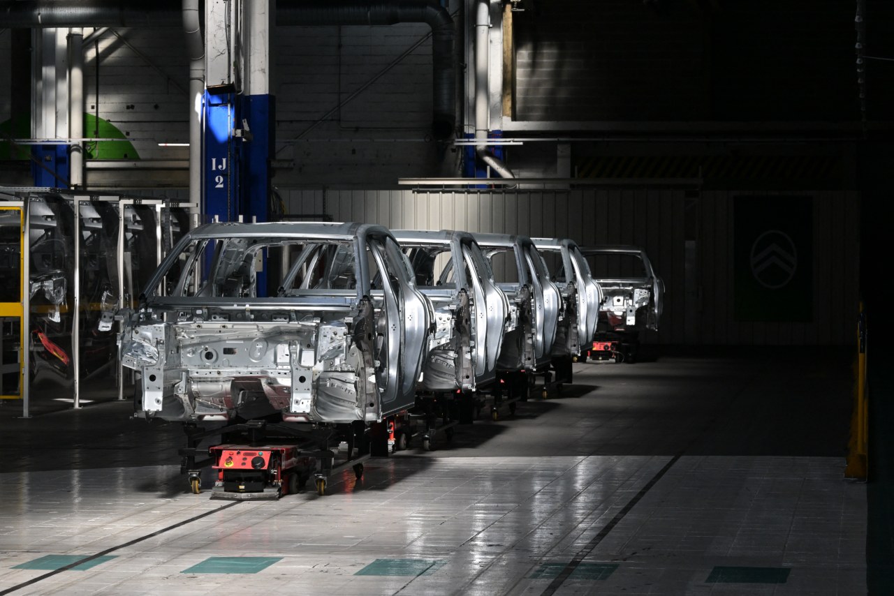 You are currently viewing Eurozone Economy Shrank in First Quarter as Iran War Darkens Outlook Ahead