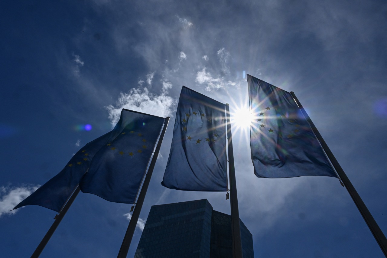 You are currently viewing Eurozone Consumer Confidence Picks Up Slightly