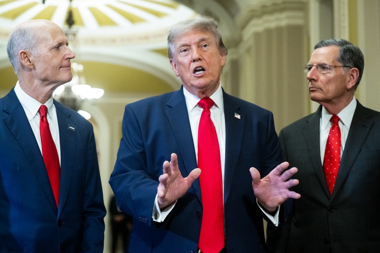 You are currently viewing Trump clashes with GOP senators, big banks ace an easier annual stress test, and some bald men shake their heads at transplants and toupees. Read more in today’s What’s News newsletter: