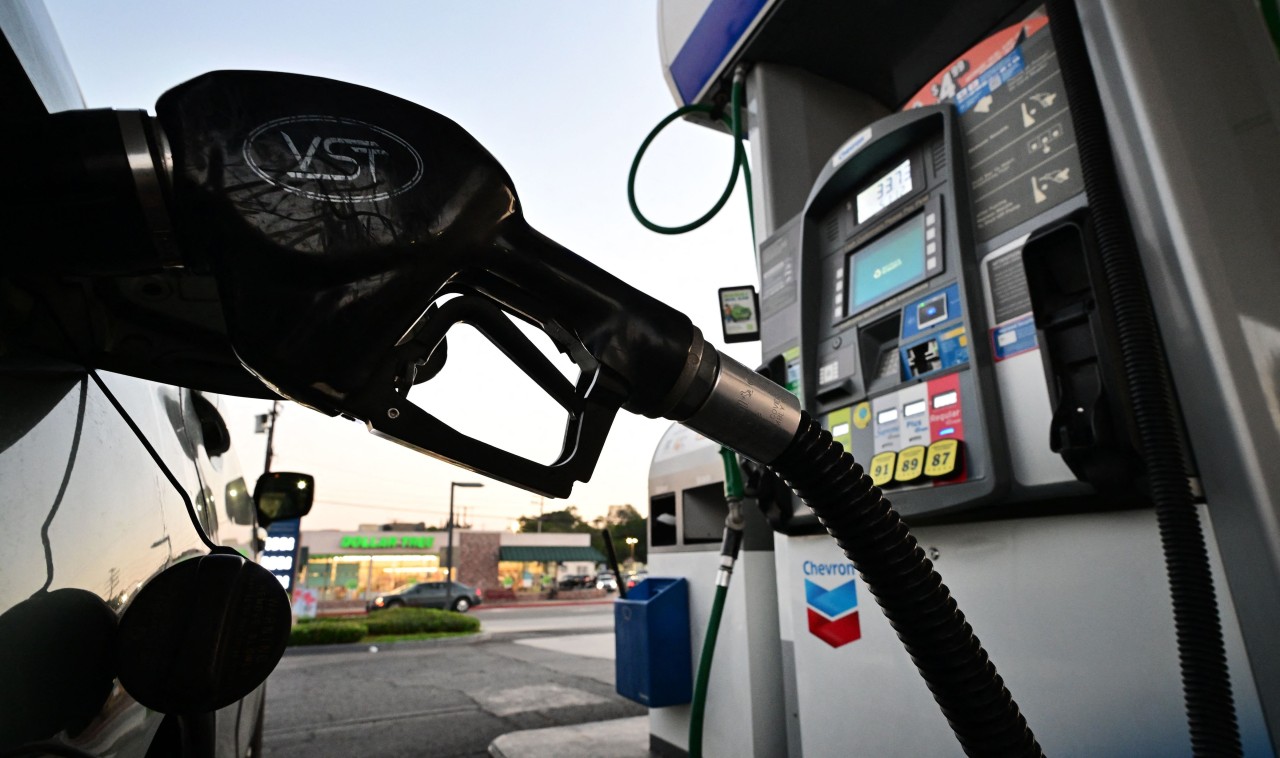 You are currently viewing Consumer Sentiment Improves in June as Gasoline Prices Moderate