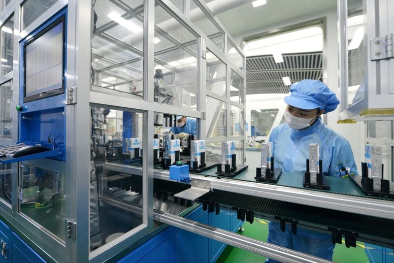 You are currently viewing Global AI wave revs up Asian factories, offsetting war-induced pain