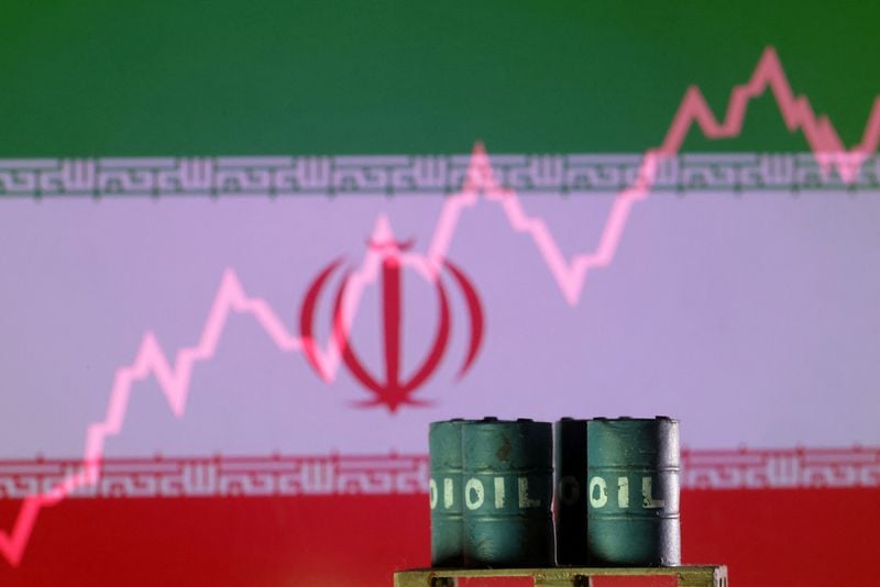 You are currently viewing Iran exploring oil sales to Japan, buyers seek longer sanctions waiver, sources say