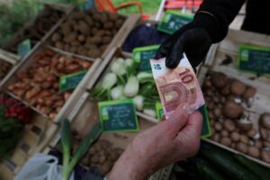Read more about the article ESM sees euro zone recession if US sell-off, new Middle East war hit at once