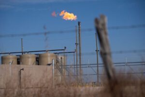 Read more about the article Oil prices gain as focus shifts to supply recovery and demand