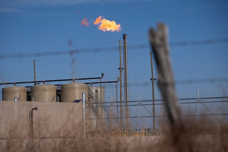 You are currently viewing Oil prices gain as focus shifts to supply recovery and demand