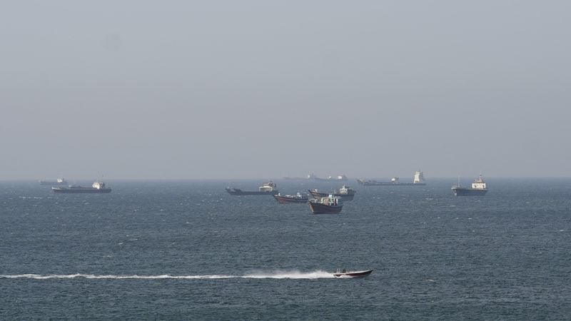 You are currently viewing Four oil and gas tankers turn back from Hormuz strait after vessel attacks