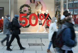 Read more about the article German retailers warn of worsening business conditions as costs rise