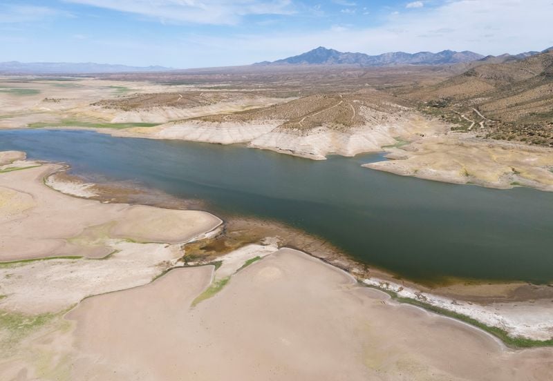 You are currently viewing In US West, drought pits farms against towns, industry in scramble for water