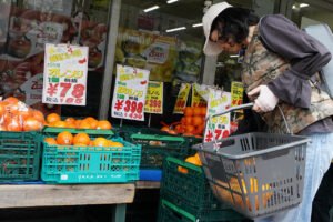Read more about the article Japan Aims to Cut Food Sales Tax to 1% From April 2027