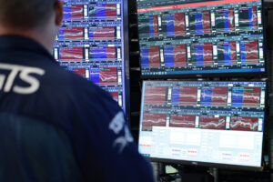 Read more about the article Global AI Selloff Extends as Traders Ready for Jobs Day