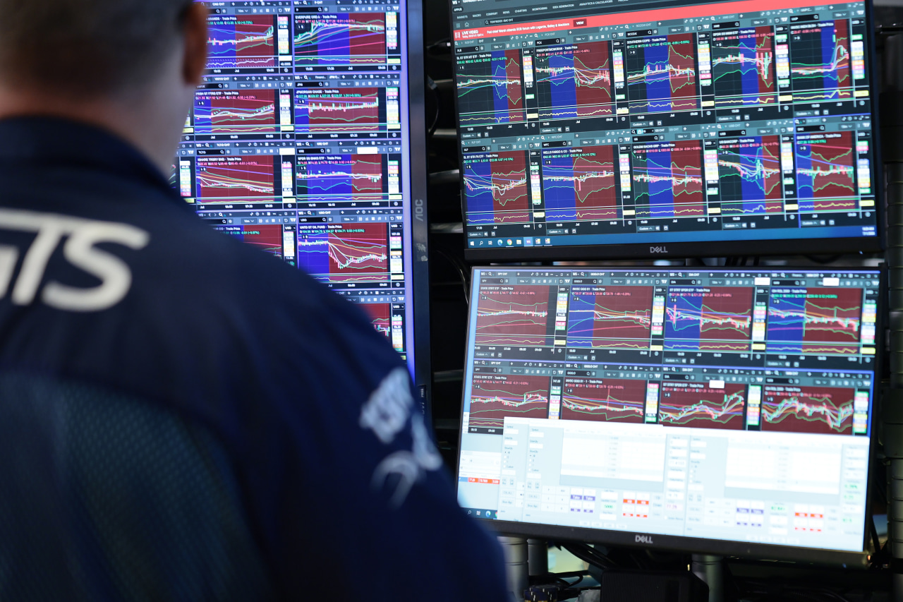 You are currently viewing Global AI Selloff Extends as Traders Ready for Jobs Day