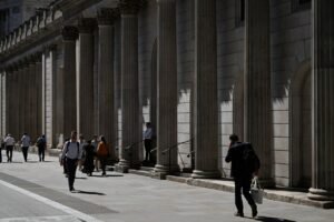 Read more about the article The Bank of England left its key interest rate unchanged while signaling its readiness to raise borrowing costs should high energy prices threaten to a broad pickup in inflation