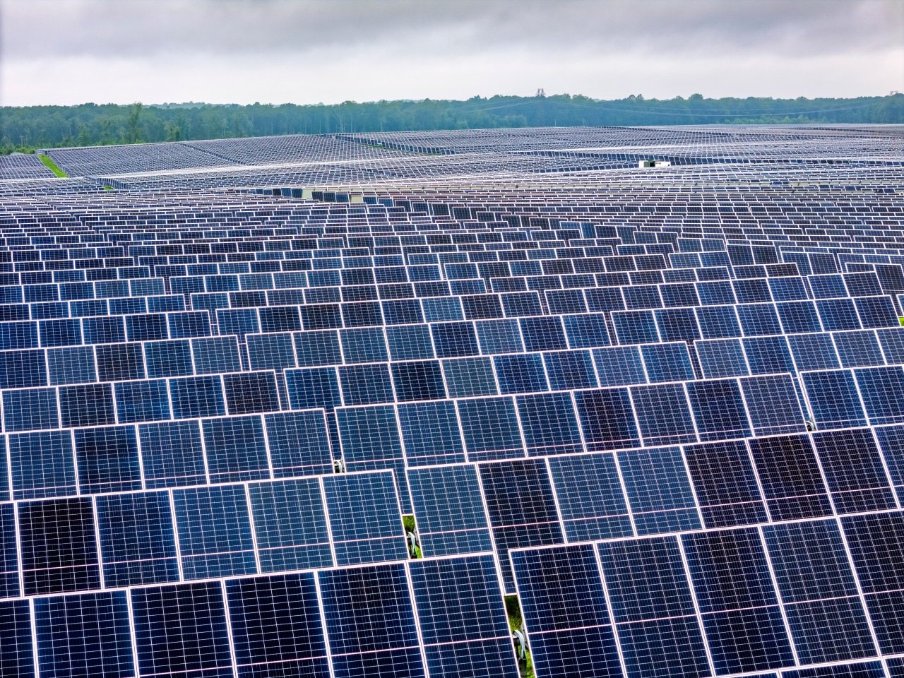 You are currently viewing President Trump signed a proclamation Thursday that will set a 15% tariff on imports of solar panels and components.