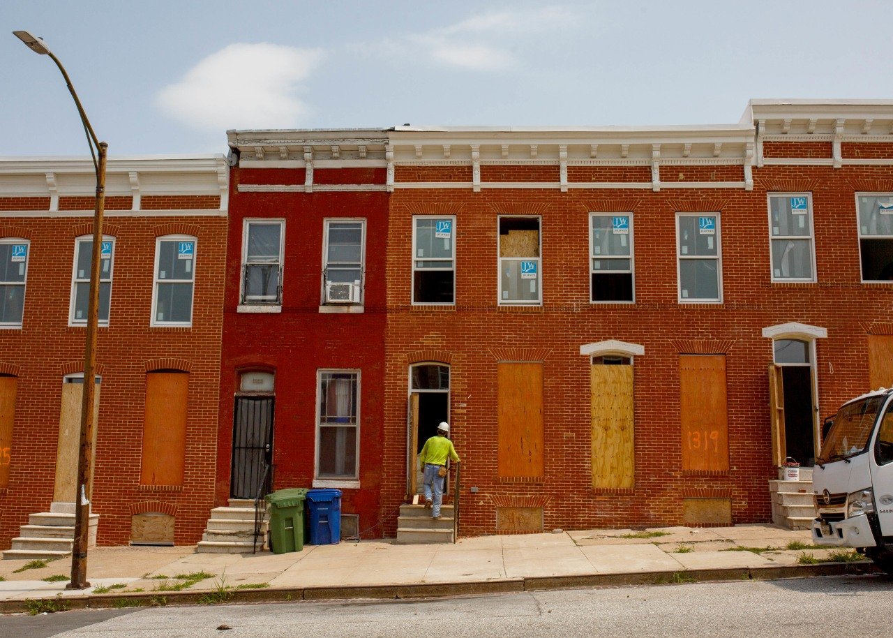 You are currently viewing America’s housing affordability crisis is leading more home buyers and flippers to give abandoned and dilapidated homes in Baltimore a fresh look