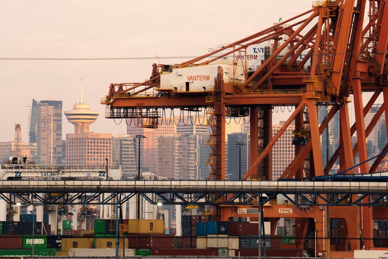 You are currently viewing Canada Goods-Trade Surplus Widens Slightly With Record Exports, Imports