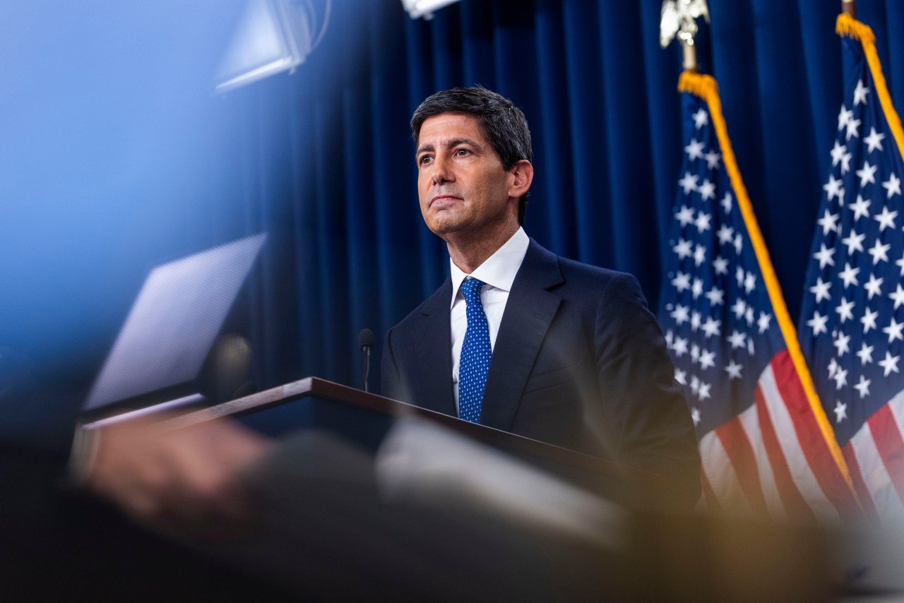 You are currently viewing President Trump said he was standing by Federal Reserve Chairman Kevin Warsh and that he spoke to him just before the central bank unanimously voted to raise interest rates