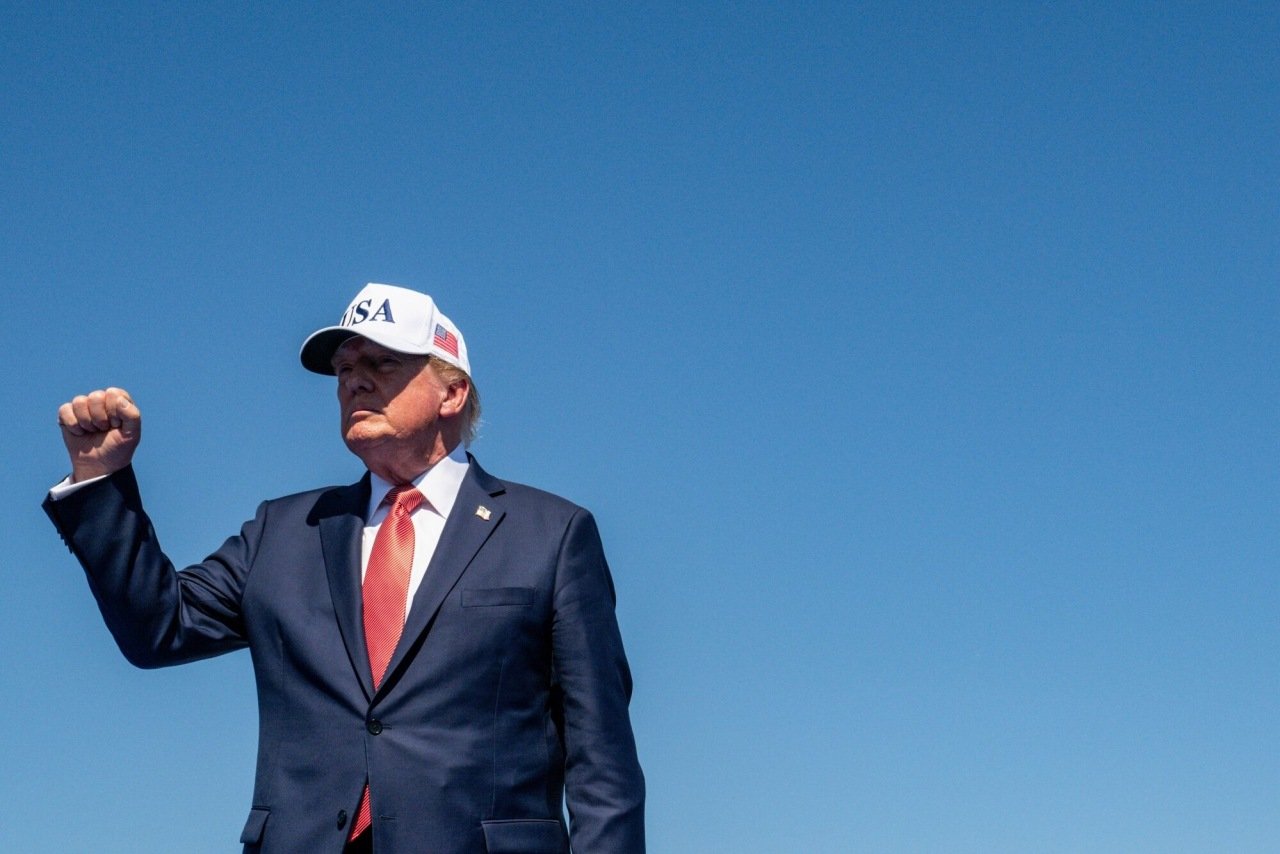 You are currently viewing President Trump signed orders to ban the importation of many dairy products, alcoholic beverages and motorcycles from Canada in three weeks