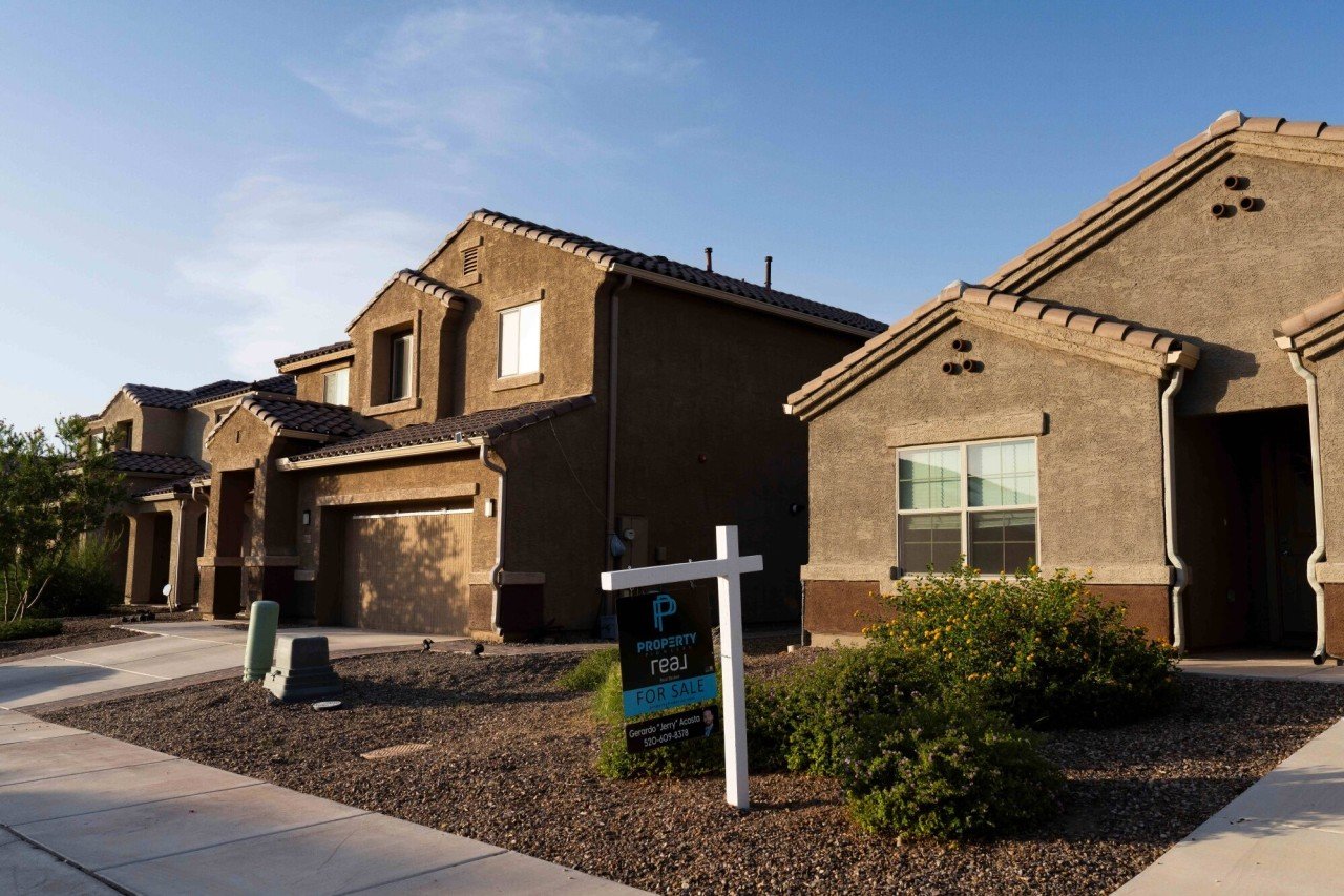 You are currently viewing Home sales in August fell to their lowest level in more than a year, after rising mortgage rates dealt another blow to a hobbled housing market
