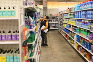 Read more about the article U.S. Retail Sales Rebound in Show of Consumer Strength