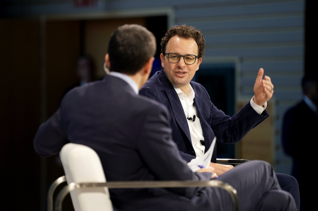 You are currently viewing AI juggernaut Anthropic’s IPO is coming later than expected, Trump pushed out major media outlets from the White House and Warren Buffett announced his retirement. Read more in today’s What’s News newsletter: