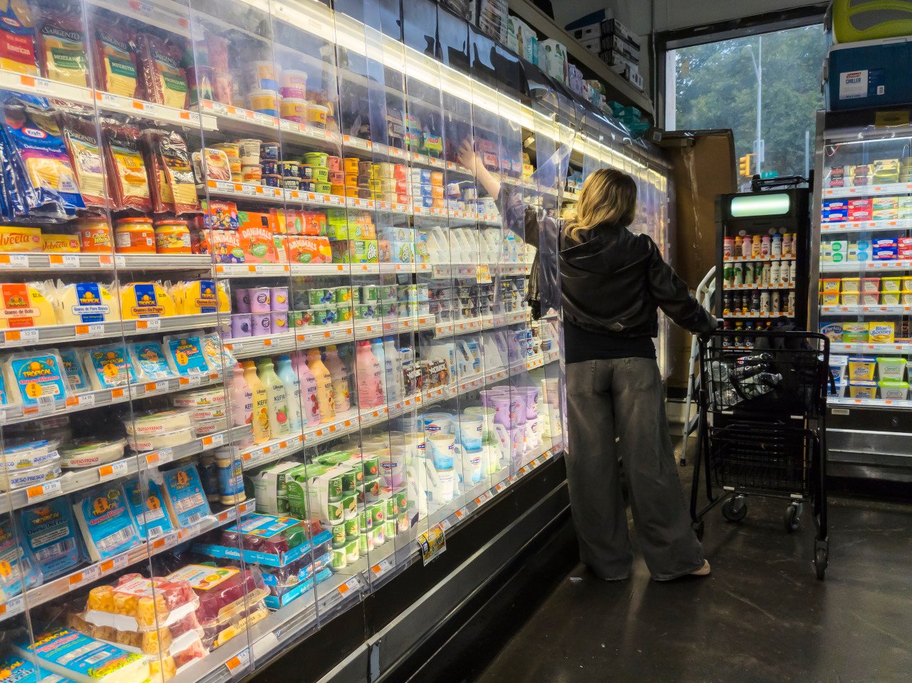 You are currently viewing New reports out Wednesday showed that the U.S. economy grew more than previously thought in the second quarter of 2026 and that inflation remained firm in August