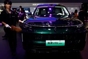 Read more about the article EU to Cap Chinese Hybrid-Vehicle Imports at 350,000 Units Annually, Official Says