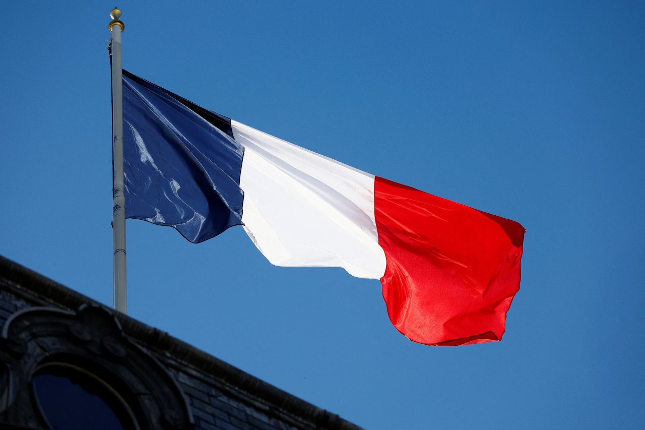 You are currently viewing Fitch Cuts France’s Outlook to Negative on Weaker Growth, Widening Deficit