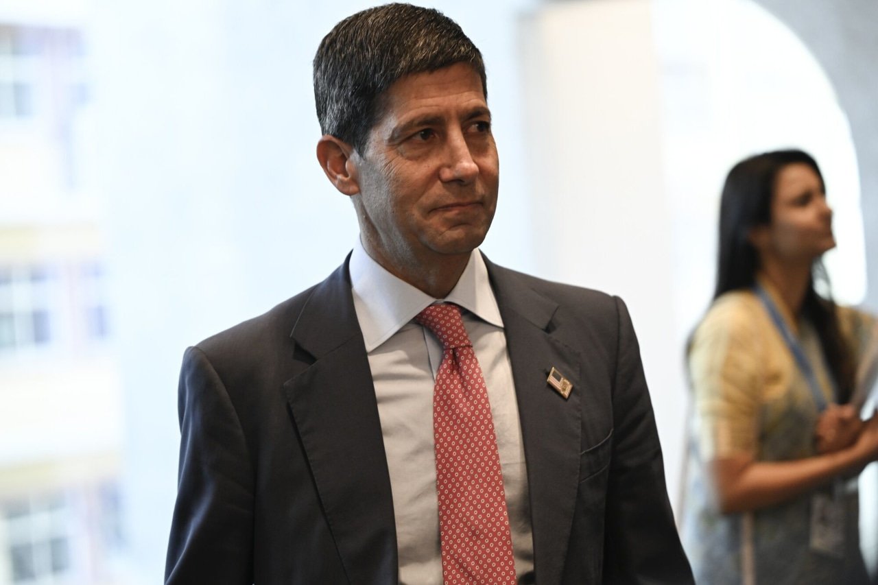 You are currently viewing Fed Chairman Kevin Warsh declined to endorse or push back on colleagues’ signals that officials are in no rush to raise interest rates this month, saying the central bank was no longer in the business of previewing its decisions