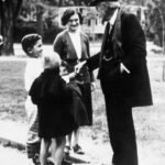 Read more about the article The world’s richest people have discovered a new way to give their money away: a couple hundred bucks to one kid at a time. 