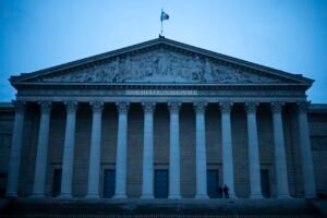 Read more about the article Treasury Yields Little Changed, French Bonds Outperform
