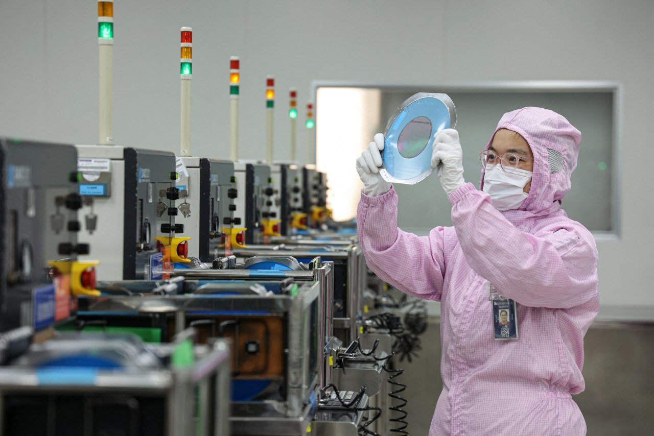 You are currently viewing AI Boom Keeps Asian Factory Activity Humming Despite Cost Pressures