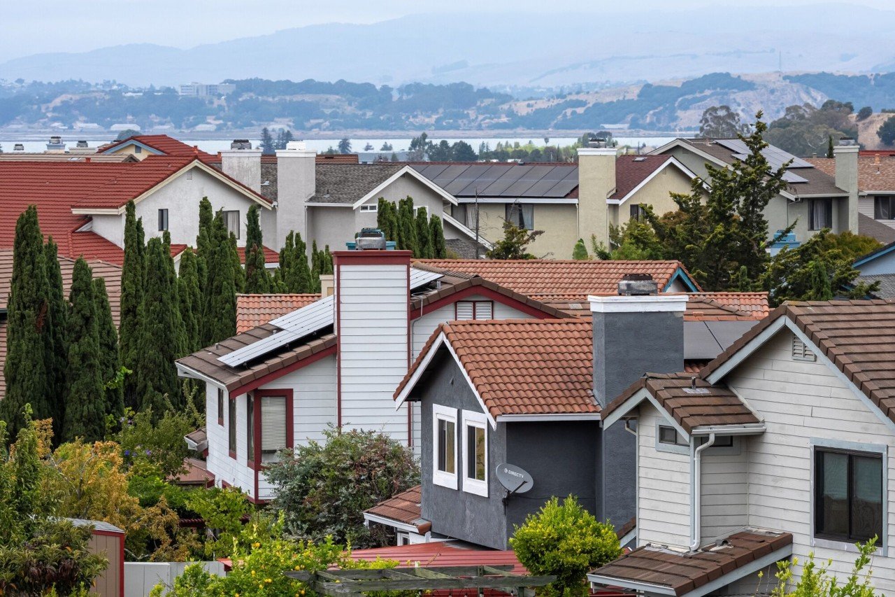 You are currently viewing House hunters face a financial double whammy rarely seen: rapidly rising mortgage rates and home prices that keep hitting record highs