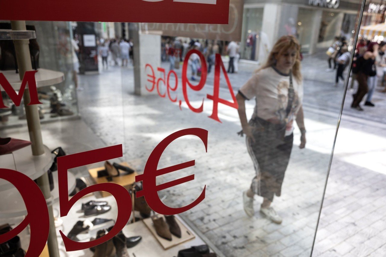 You are currently viewing Eurozone Banks Report Declining Loan Demand, Tougher Conditions